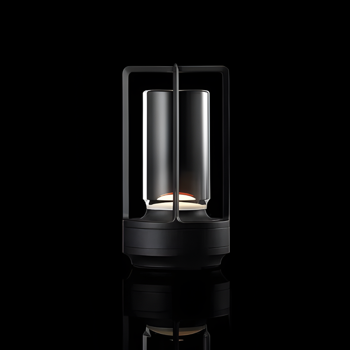 Elegant nordisk design kristallampa med LED. En dekorativ trådlös bordslampa som skapar stämning inomhus/utomhus.