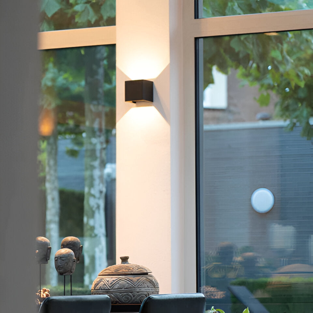 Modern designlampa: Nordisk LED-vägglampa för vardagsrum eller sovrum. Energieffektiv inomhuslampa.