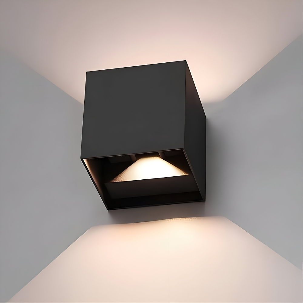 Unik nordisk design: LED-vägglampa som modern väggarmatur. Energieffektiv heminredning för hemmet.