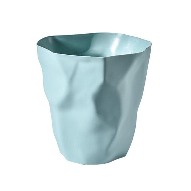 Nordisk oregelbunden soptunna i stilren design för hemmet. Modern vit avfallshantering i plast.