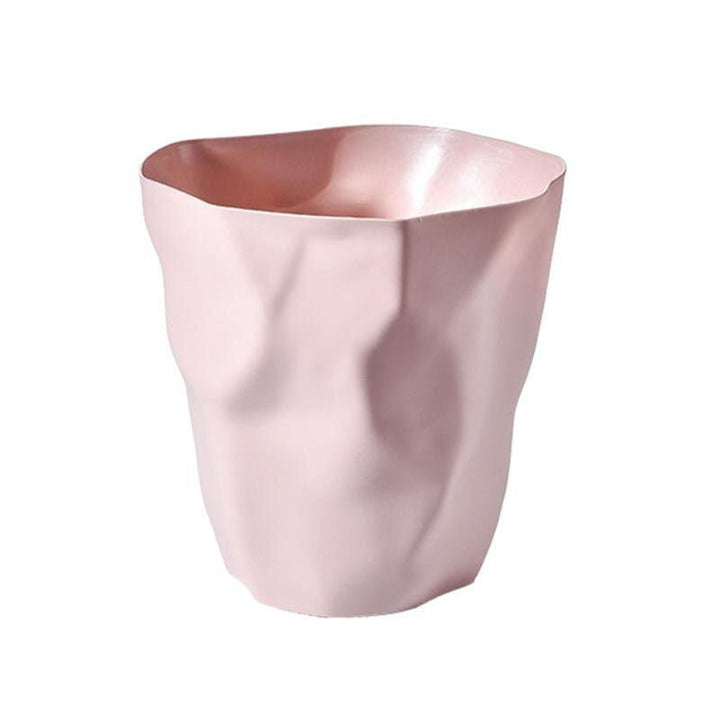Ljusgrön plast soptunna med oregelbunden form. Funktionell design för stilren avfallshantering i hemmet.