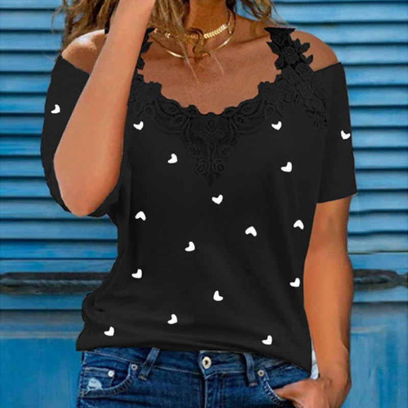 "Off-shoulder dam skjorta med spetstryck i flera färger, perfekt för både avslappnade och formella tillfällen."