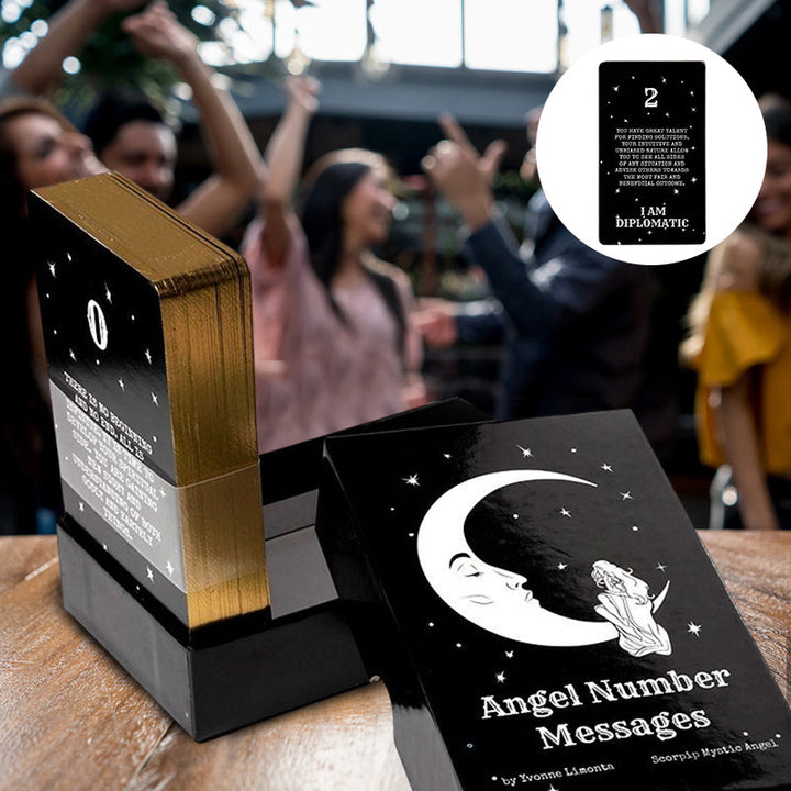 Oraclekort med änglanummer, elegant design, guldförgyllda kanter, erbjuder vägledning och självförstärkning.