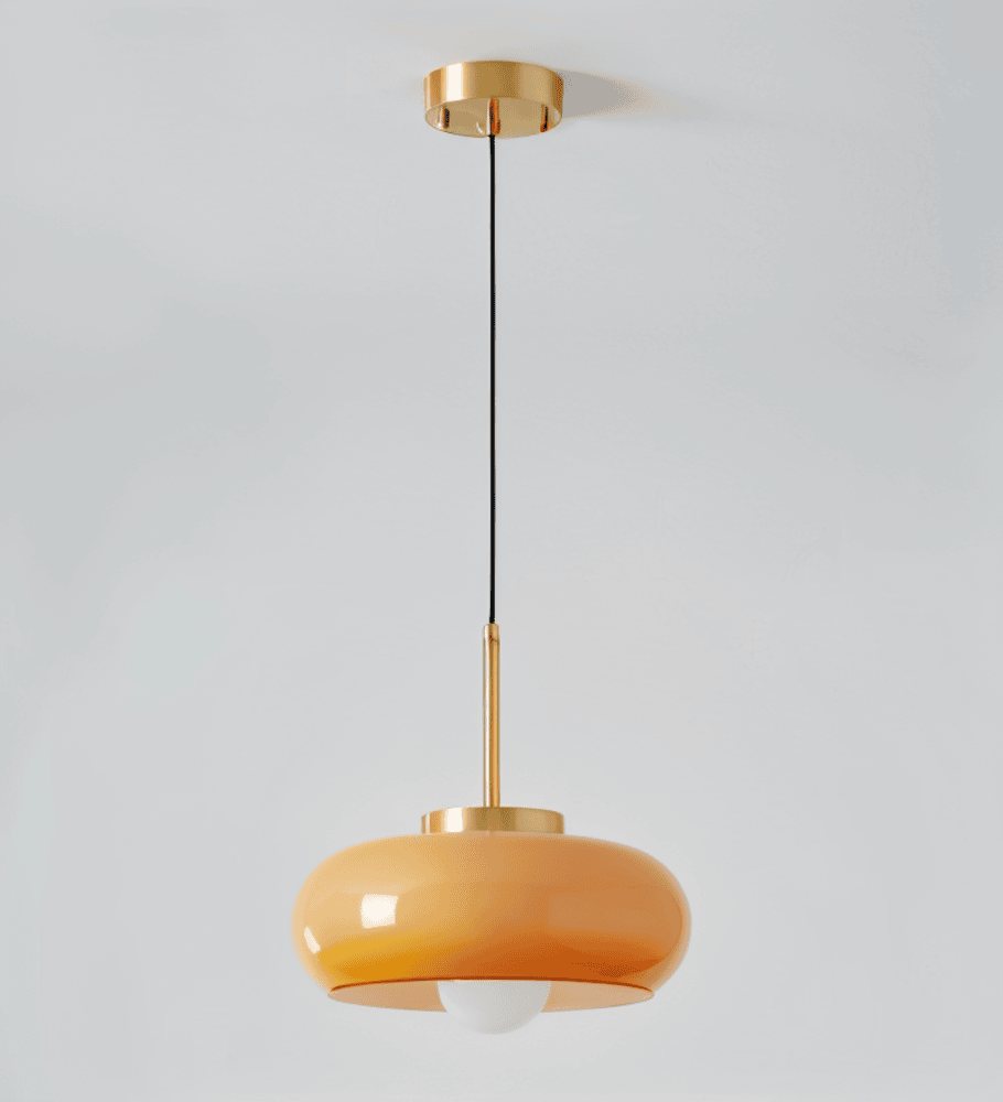 Vit och orange Bauhaus kupollampa, LED. Stilfull inomhusbelysning för tak.