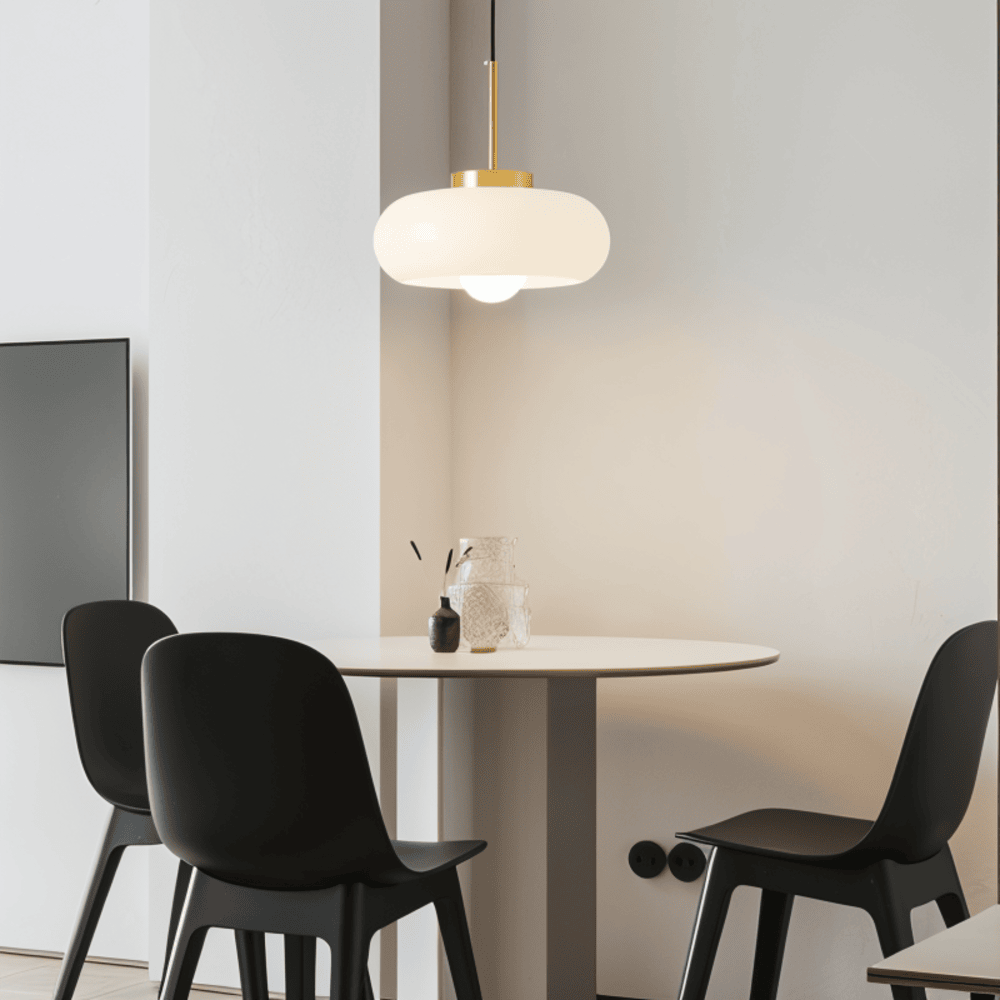 Justerbar orange-vit LED pendellampa, retro kupollampa. Energieffektiv design.