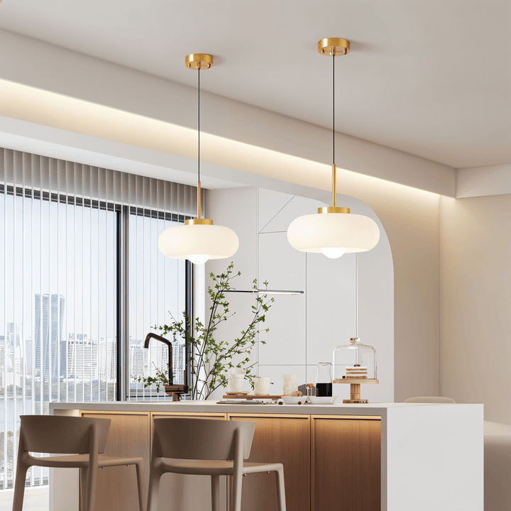 Orange och vit LED taklampa, Bauhaus design. Inomhusbelysning med karaktär.