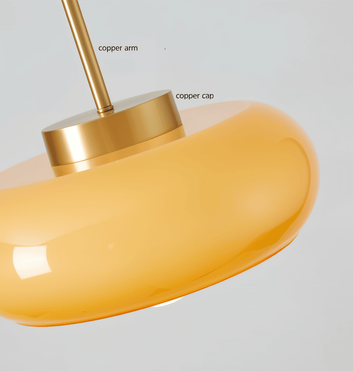 Stilren orange & vit LED pendellampa, retro Bauhaus design. Vacker heminredning.