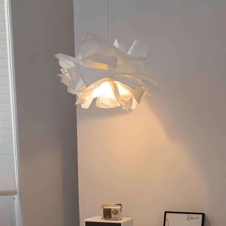 OriCloud designlampa, DIY papperspendellampa i skandinavisk stil som drar blickarna till sig.
