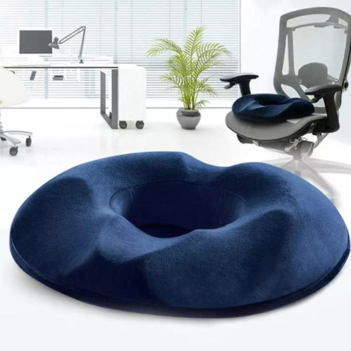 Ortopedisk sittkudde för kontor, bil och hem, optimal för svanskotan och ergonomisk.