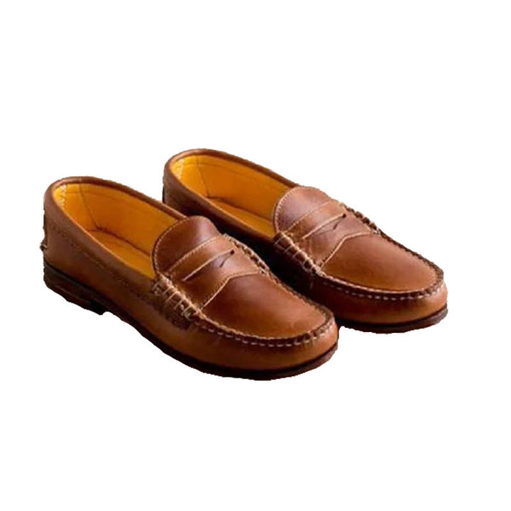 Ortopediska damloafers i svart läder, perfekta för vardag och promenader, ger optimal komfort.
