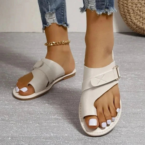 Damsandaler med ortopedisk sula och rymlig passform för hallux valgus. Komfort för hela dagen.