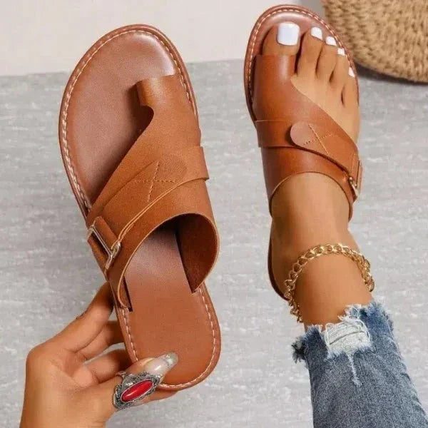 Bekväma sandaler med justerbara remmar, perfekta för damer med hallux valgus och känsliga fötter.