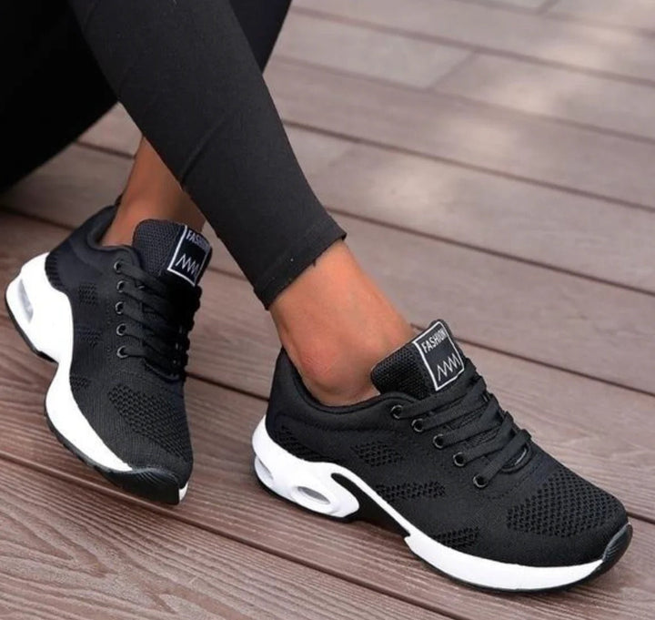 Moderna och stilrena damsneakers, ortopediska för ergonomisk komfort hela dagen. Ideala vardagsskor.