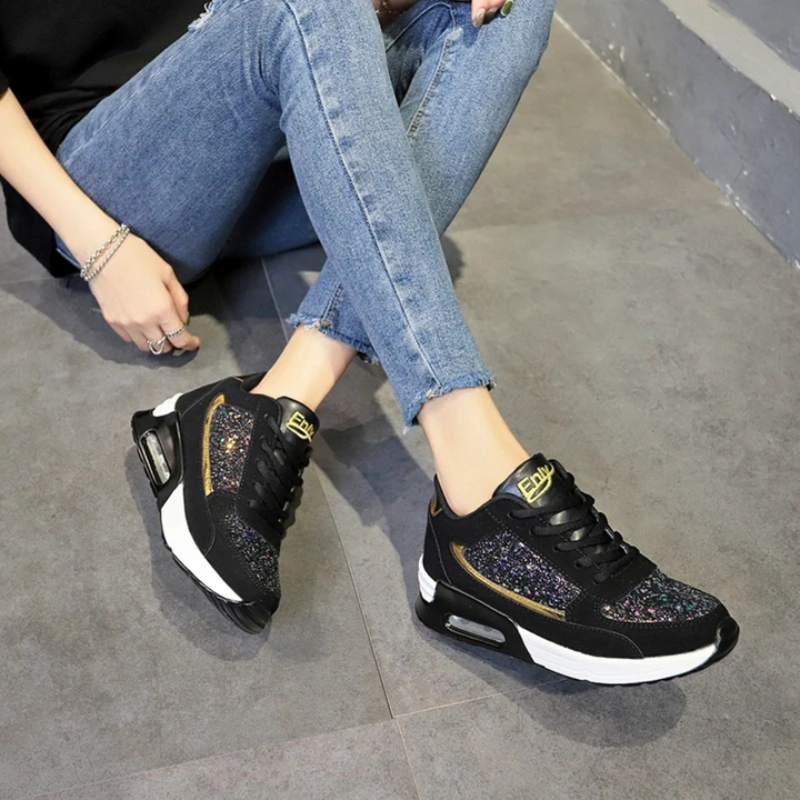 Trendiga höga damsneakers med ortopedisk komfort. Stilfulla fritidsskor för aktiva kvinnor.
