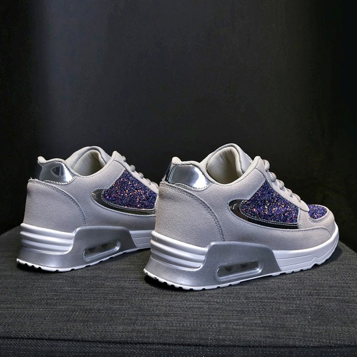 Eleganta höga guldiga damsneakers, ortopediska för stil & komfort. Trendiga fritidsskor.