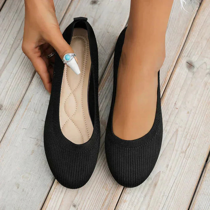 Bekväma slip-on damskor för sommar. Lätta ortopediska skor med fotriktig design för komfort.