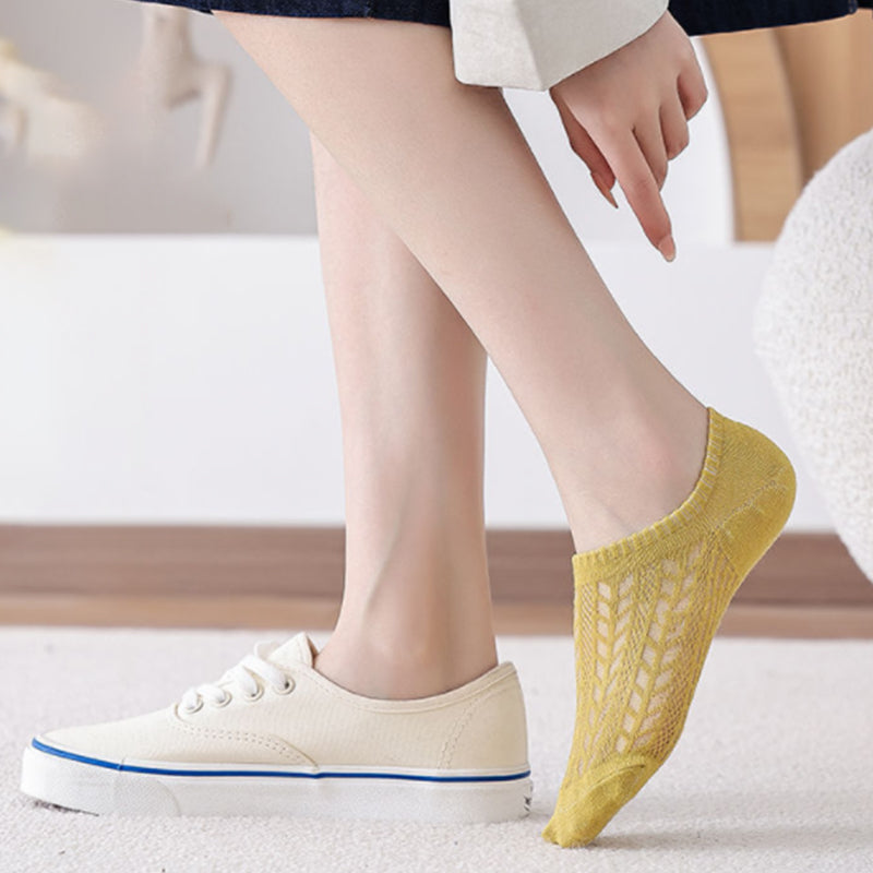 "Osynliga damstrumpor med ihålig meshdesign; lätt tyg, strechigt; finns i flera färger för alla tillfällen."