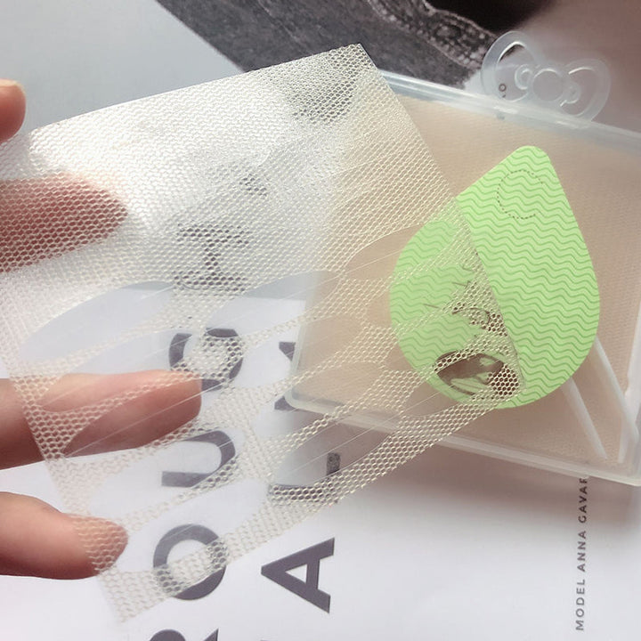 "Osynliga dubbla ögonlocksremsor lyfter ögonlocken med diskret och transparent design för naturlig och ungdomlig look."
