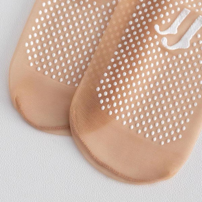 "Osynliga halkfria korta strumpor, designade för säkerhet med gummiprickar, unisex, i svart, beige, brun, grå."