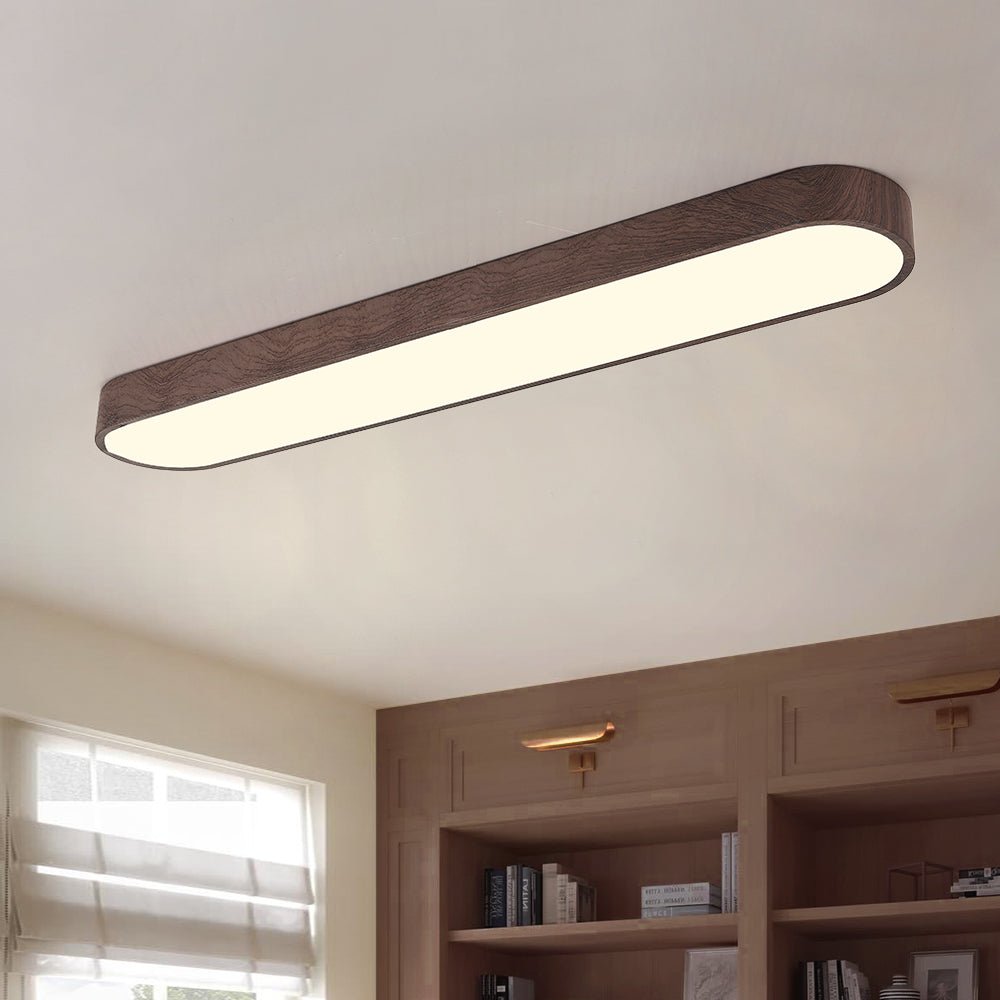 Minimalistisk oval taklampa med integrerad LED-belysning och träinslag, för sovrum eller vardagsrum.