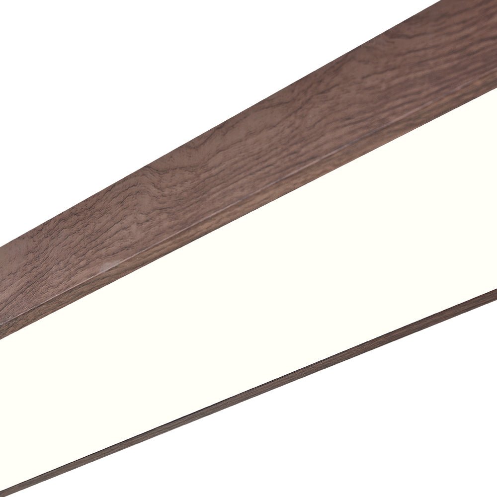 Energieffektiv oval LED taklampa med nordiskt uttryck och diskret träaccent.