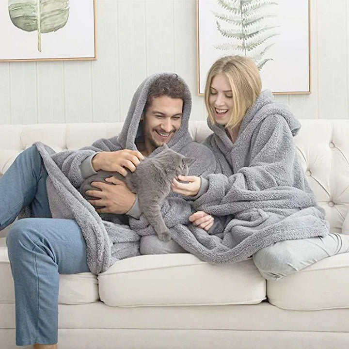 Oversized filttröja i mjuk fleece för maximal myskomfort. Perfekt för damer & herrar att slappna av i.