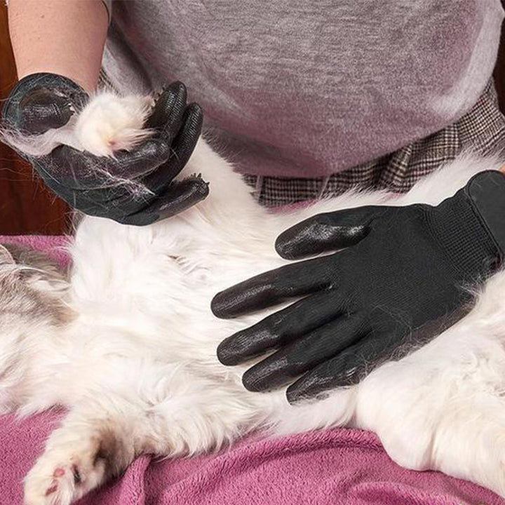 "Pälsvårdshandske med femfingersdesign för smidig pälsvård, bra grepp, löst pälshår, gummiundersida för massage."