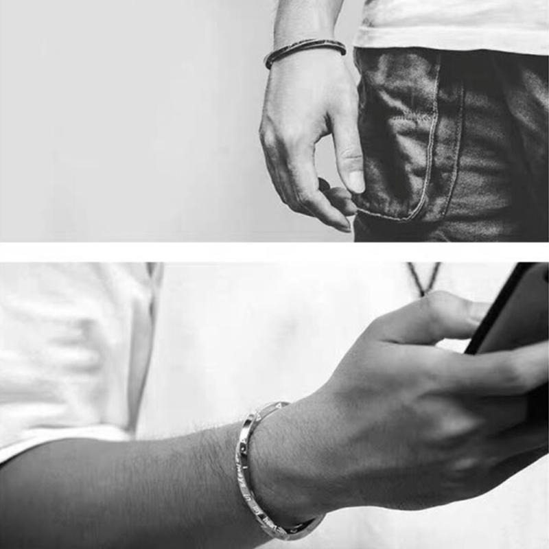 Par titan stål armband i guld och silver för män och kvinnor, modern och stilren design som symboliserar evig kärlek.