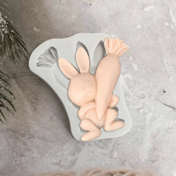 "Påsk 3D bakform i silikon med påsktema: kaniner & ägg i olika former. Perfekt för påskkakor och köksäventyr."