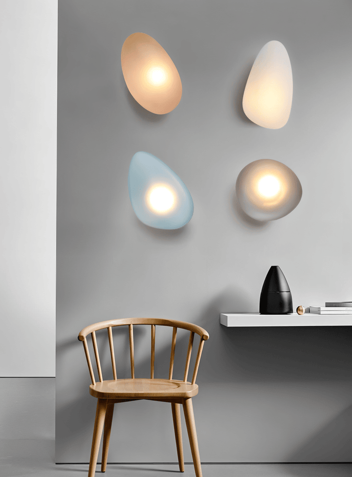 Skapa en lugn atmosfär med PebbleHue LED-vägglampa, modern och energieffektiv.