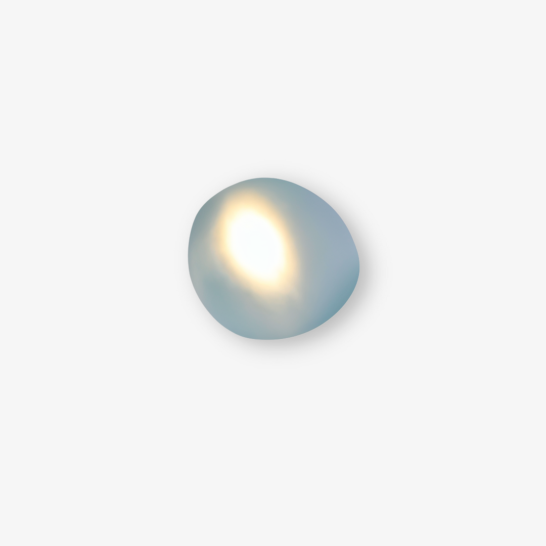 Modern PebbleHue LED-vägglampa, nordisk design som passar alla hemstilar.