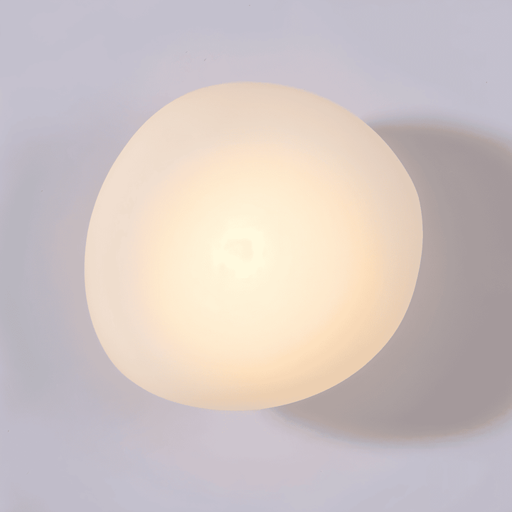 PebbleHue LED-vägglampa, tidlös nordisk design för ett stilrent och upplyst hem.