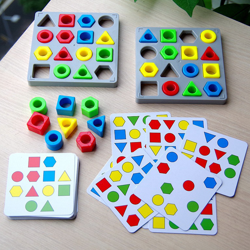 "Pedagogiskt form- och färgsensorspel för barn med färgglada geometriska block och spelbrädor, utvecklar kognition."