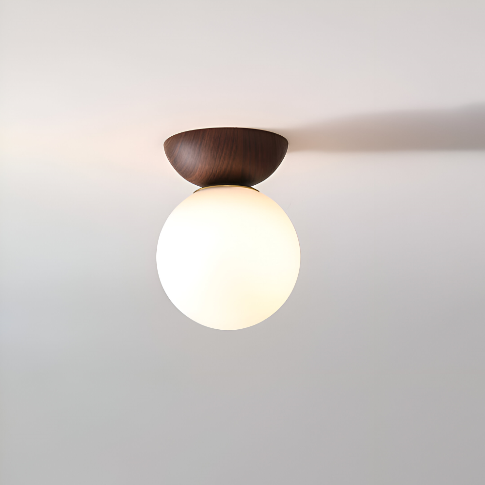 Skapa stämning med Perle LED-taklampa. Japansk design, pärlor och varm modern belysning.