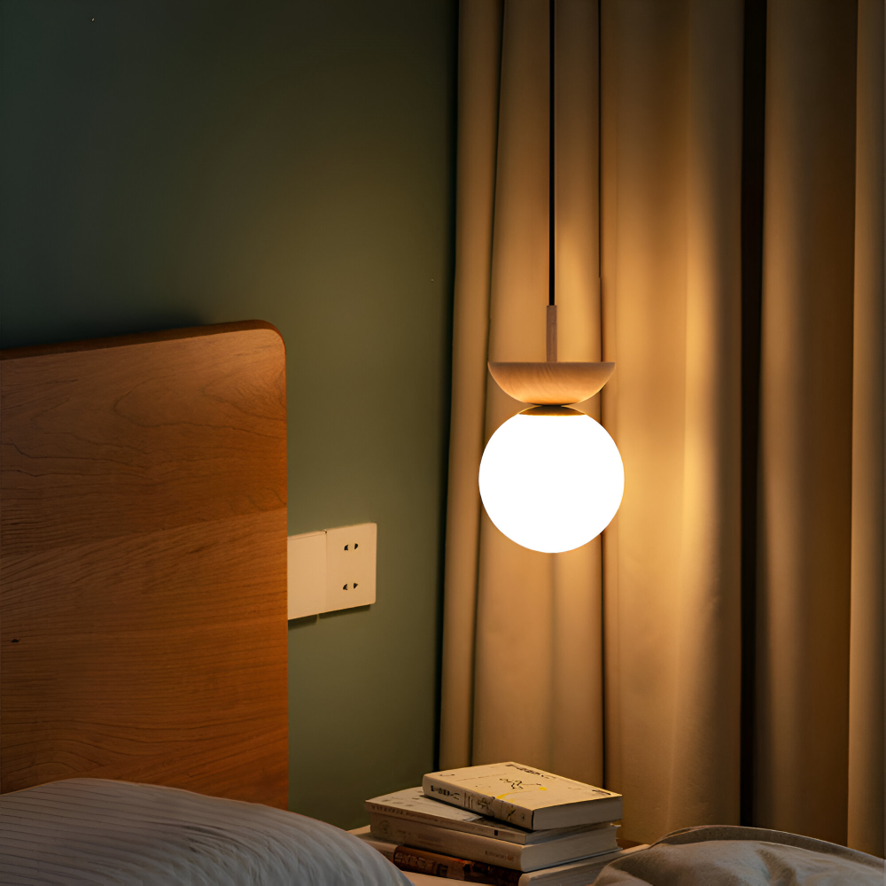 Elegant Perle LED-taklampa i valnöt och trä. Japansk inspirerad design med varmt ljus.