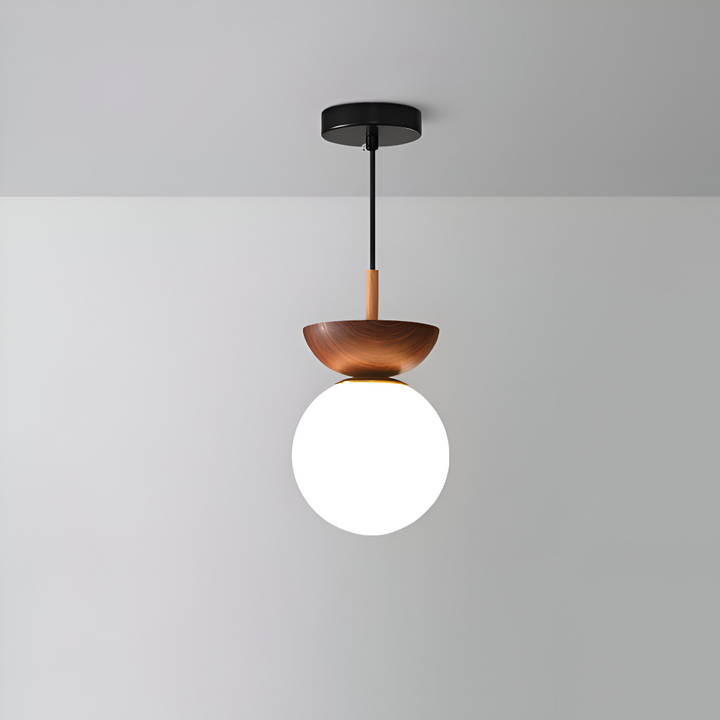 Pendellampa Perle LED-taklampa. Japansk design med pärlor, valnöt och energieffektiv belysning.