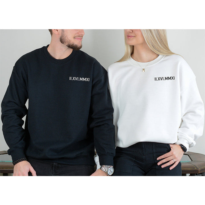 Personlig sweatshirt för par. Fira er kärlek med matchande tröjor. Unik årsdagspresent.