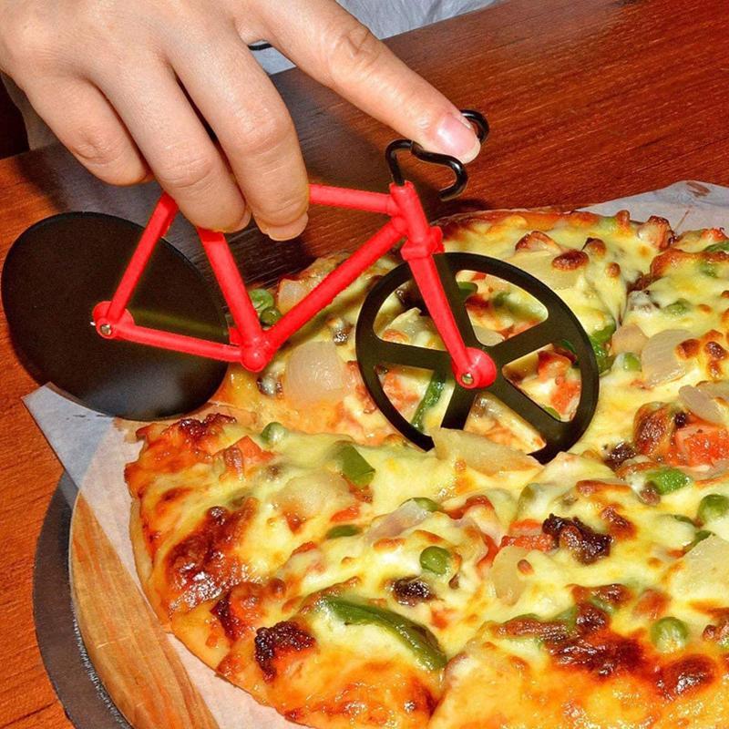 "Pizzaskärare i rostfritt stål, cykelformad, färgglad design, perfekt för köket, rolig och praktisk kökspryl 125x114 mm."