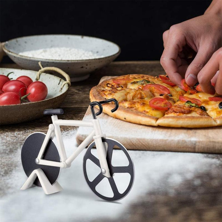 "Pizzaskärare i rostfritt stål, cykelformad, färgglad design, perfekt för köket, rolig och praktisk kökspryl 125x114 mm."