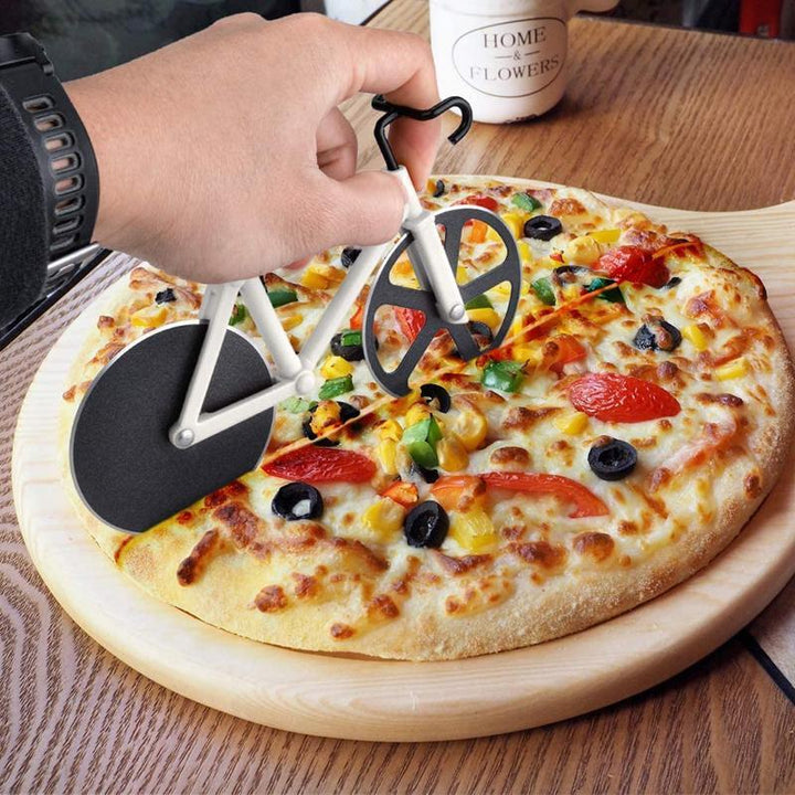 "Pizzaskärare i rostfritt stål, cykelformad, färgglad design, perfekt för köket, rolig och praktisk kökspryl 125x114 mm."