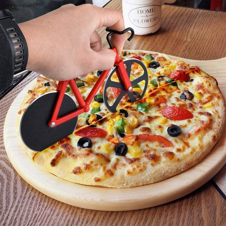 "Pizzaskärare i rostfritt stål, cykelformad, färgglad design, perfekt för köket, rolig och praktisk kökspryl 125x114 mm."
