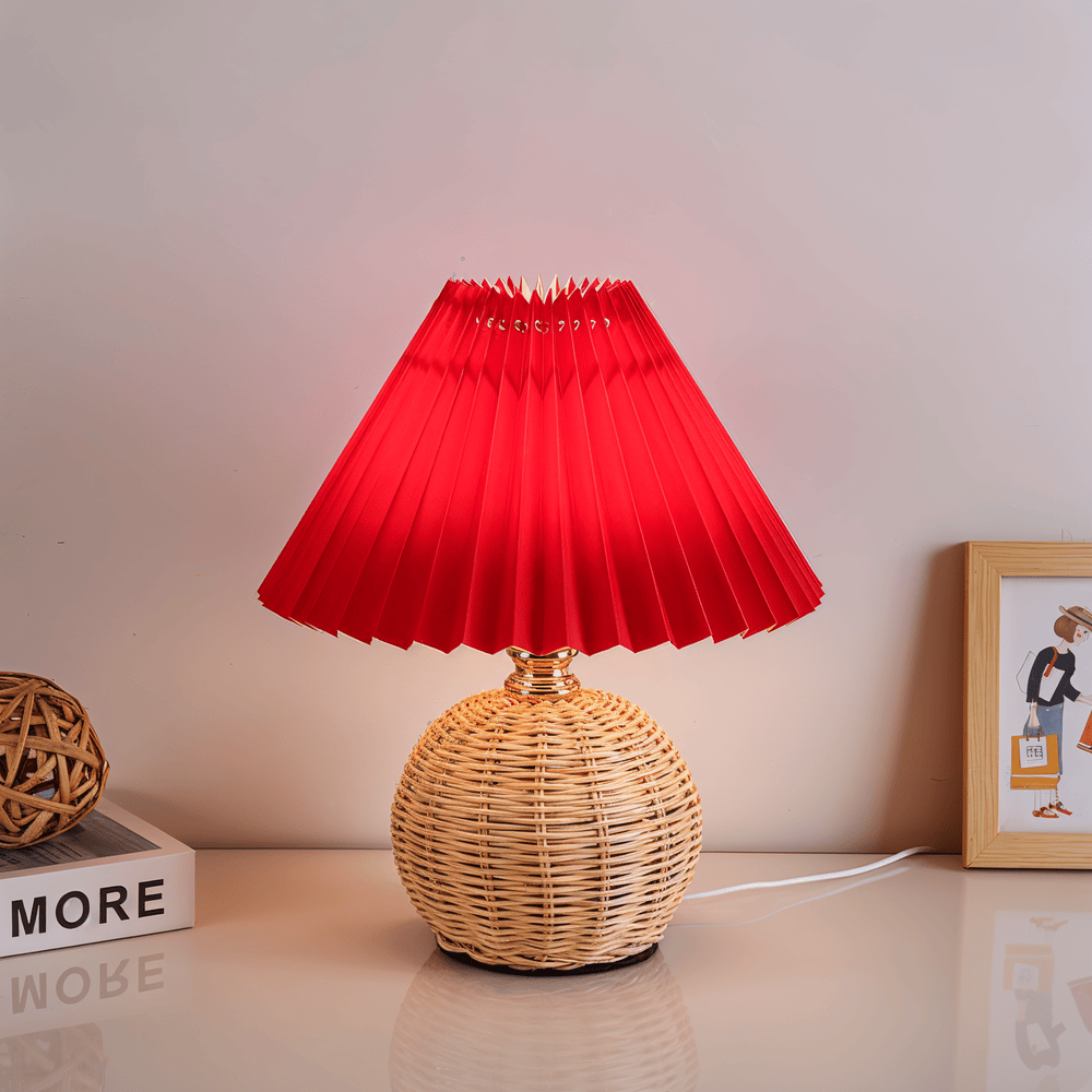 Plisserad lampa i retrostil, perfekt som vardagsrumslampa eller dekorationslampa.