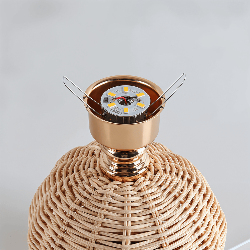 Dekorativ plisserad LED-lampa med retro rotingsdesign, idealisk hembelysning.