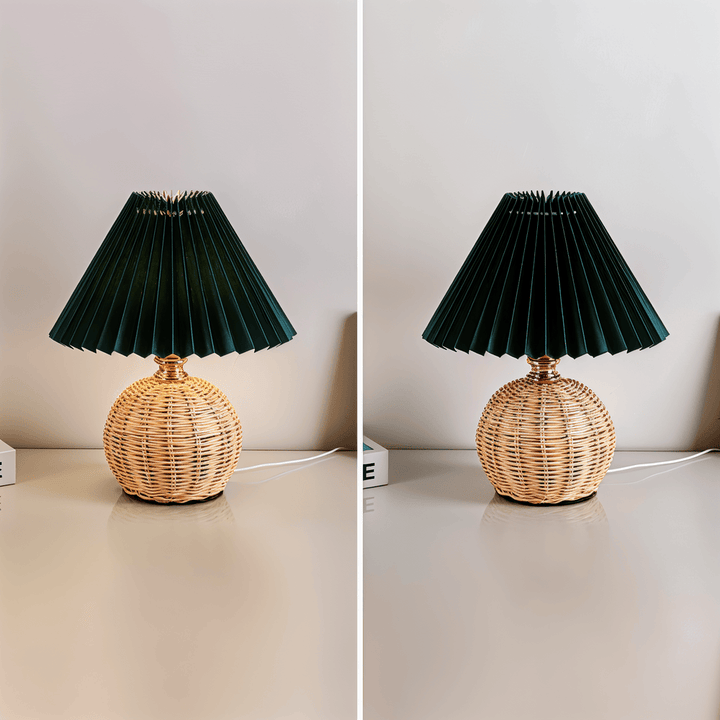 Handgjord look: plisserad bordslampa med autentisk retrorotting, mysig belysning.