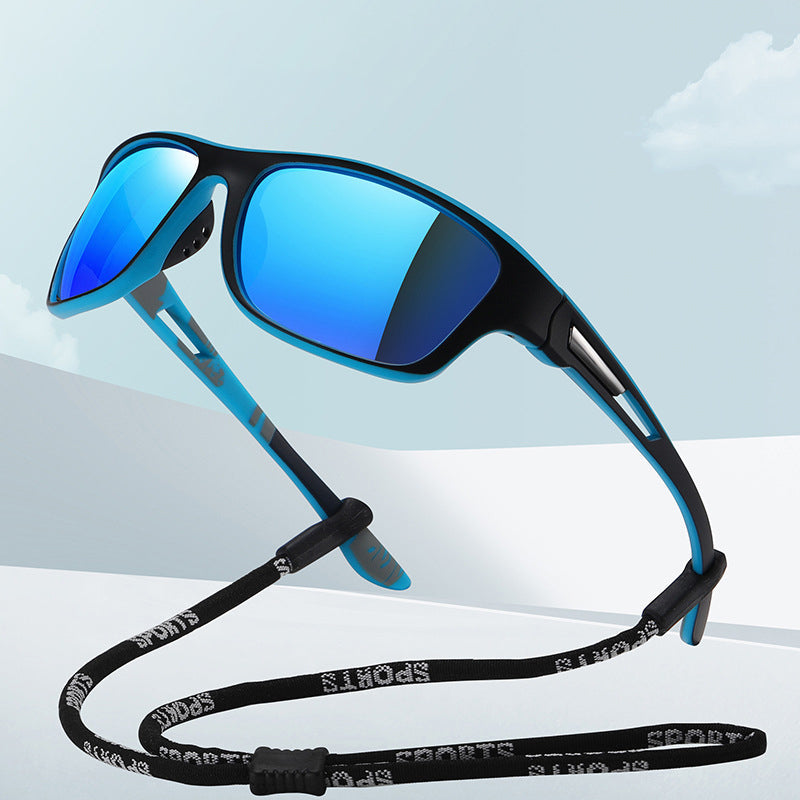 "Polariserade herrsolglasögon med fotokromiska glas, sportig design, skyddar mot bländning och UV-strålar, svart ram."