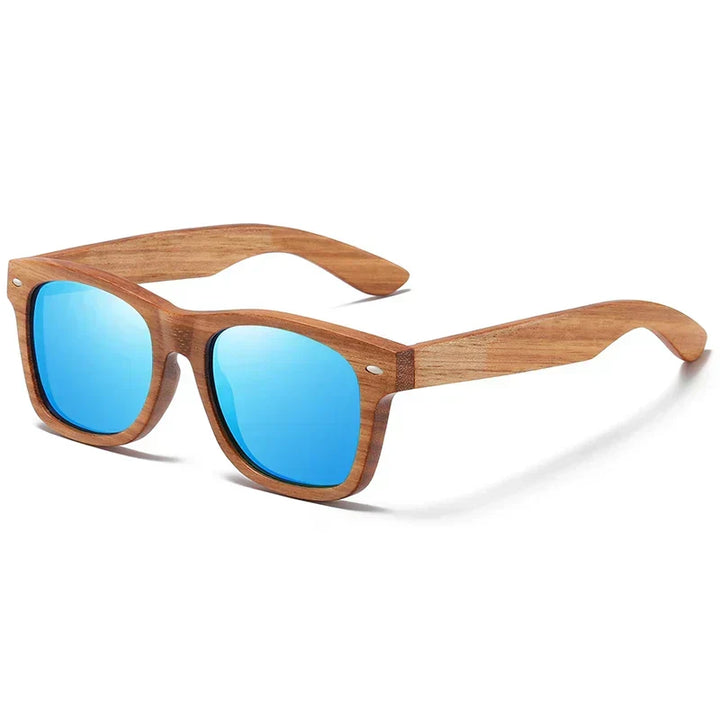 Somriga solglasögon i bambu. Polariserade linser ger UV400 ögonskydd. Unisex och trendiga.