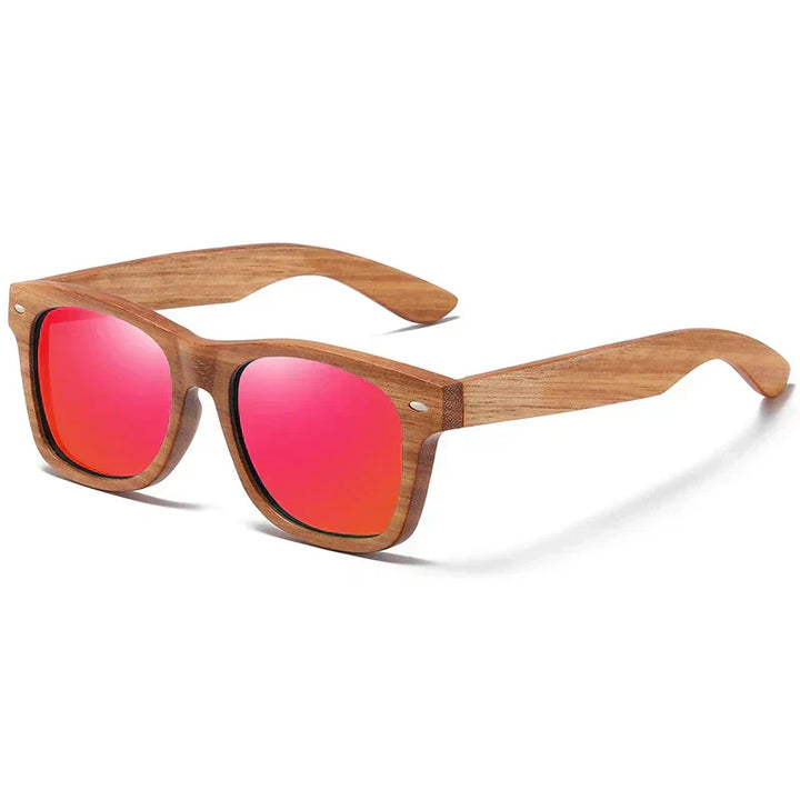 Naturliga unisex solglasögon i bambu. Polariserade linser för UV400 skydd. Perfekt modeaccessoar.