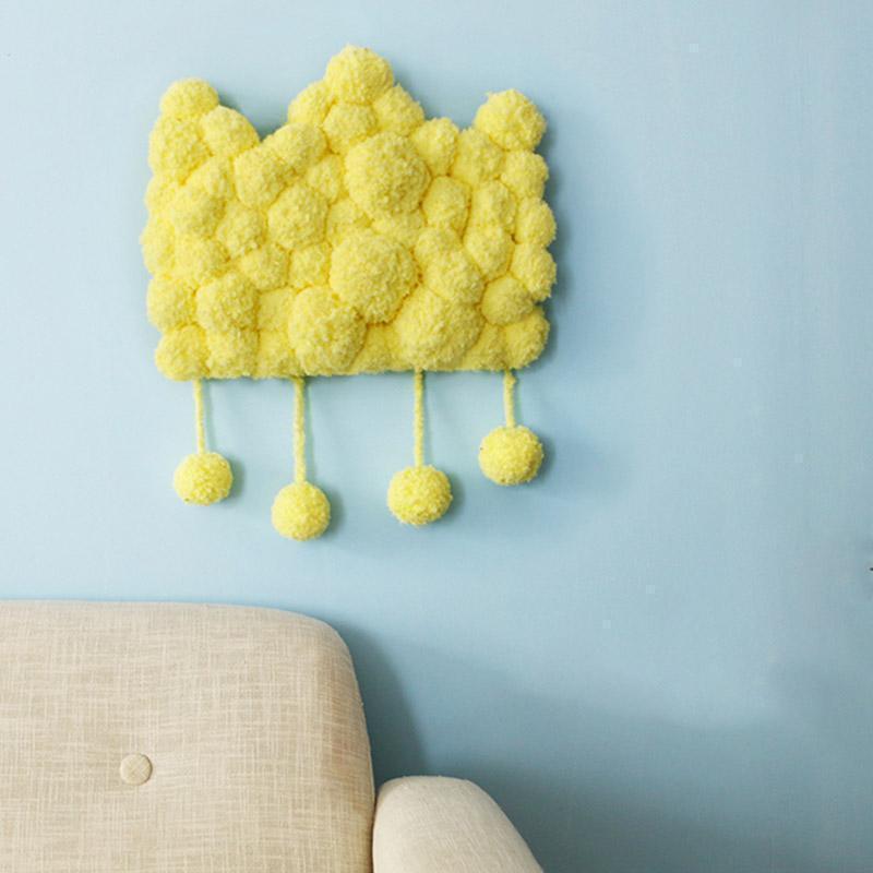 "Pom-Pom pyssel verktyg i grön, rosa, blå och gul ABS med fyra storlekar för kreativt hantverk och DIY-projekt."