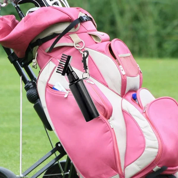 "Portabel golfklubba vattenborste, stort borsthuvud, svart plast, effektiv rengöring för bättre kontroll och precision."