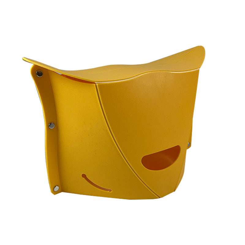 "Portabel hopfällbar pall i gult PP-material, enkel att bära, perfekt för camping och hemmet, finns i fler färger."